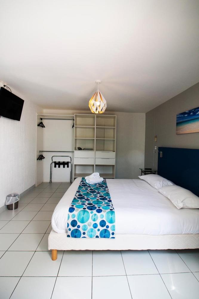 Hotel Bel Azur Six-Fours-les-Plages Bagian luar foto