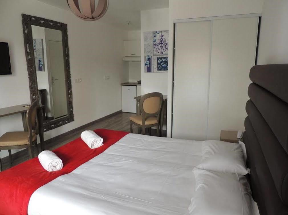Hotel Bel Azur Six-Fours-les-Plages Bagian luar foto